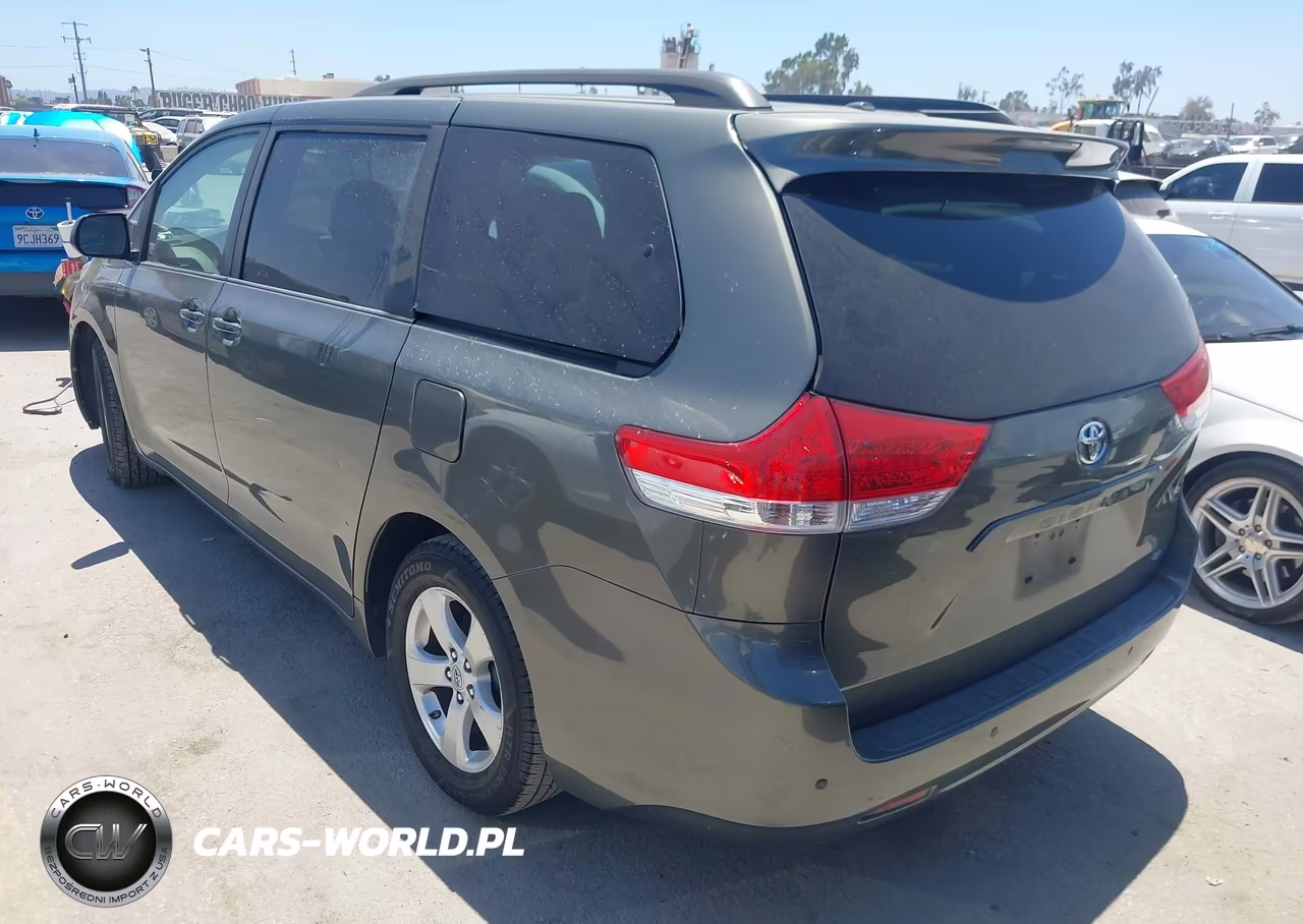 2011 Toyota Sienna Le V6 VIN:5TDKK3DC8BS043252 - 3