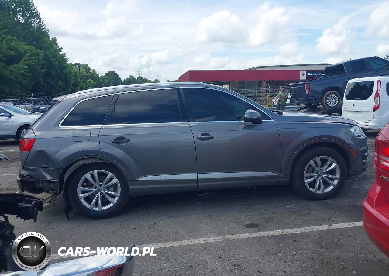 2018 Audi Q7 3.0T Premium VIN:WA1AAAF74JD001040 - 13