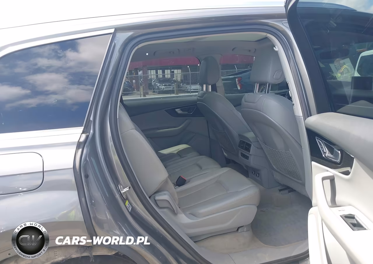 2018 Audi Q7 3.0T Premium VIN:WA1AAAF74JD001040 - 8