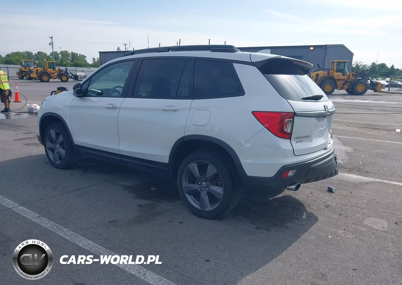 2019 Honda Passport Touring VIN:5FNYF8H95KB023815 - 3