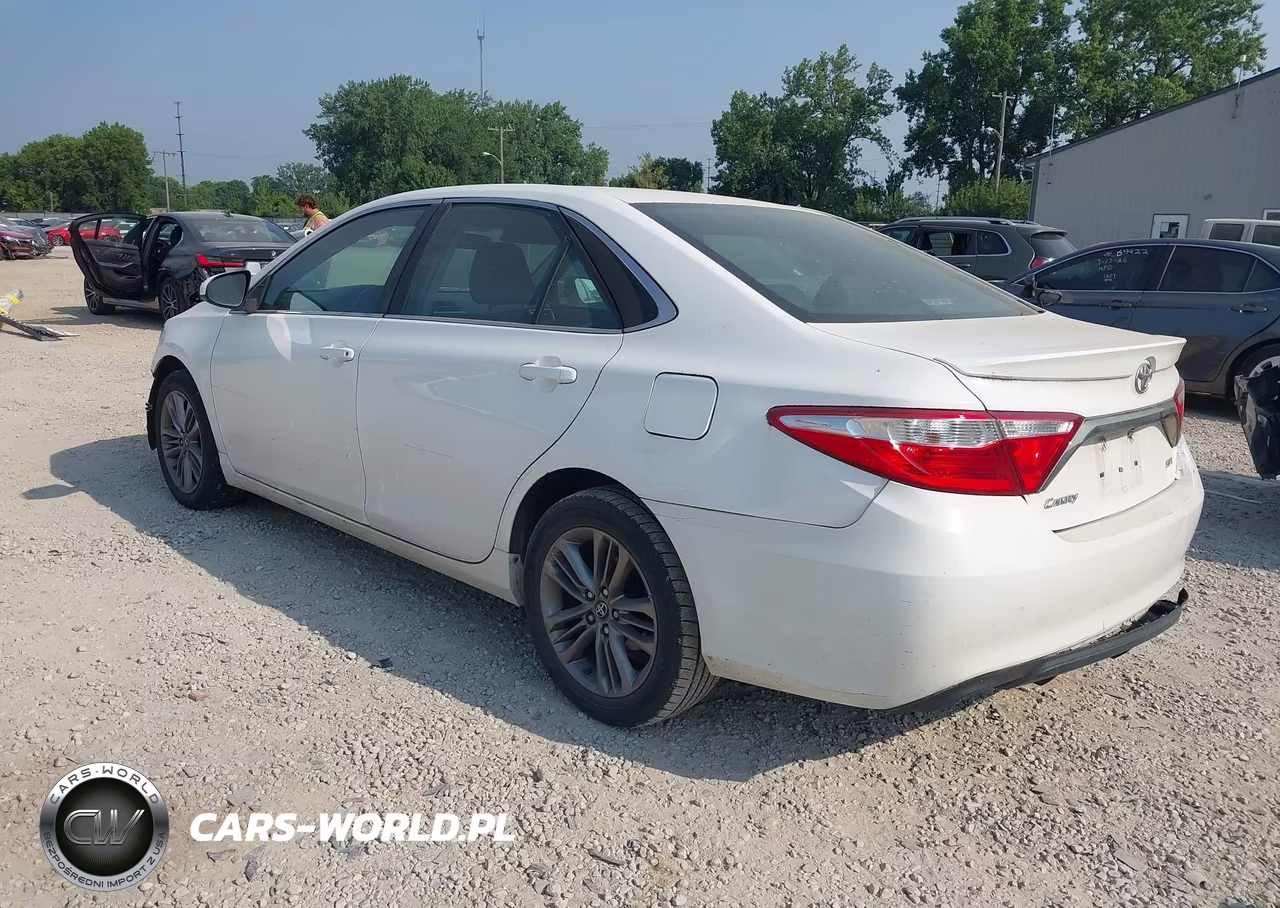 2016 Toyota Camry Se VIN:4T1BF1FK2GU266608 - 3
