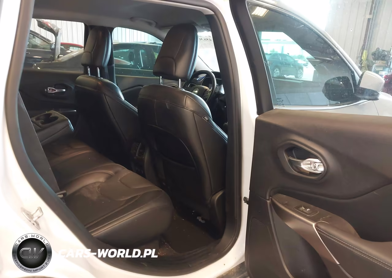 2021 Jeep Cherokee Latitude Lux 4X4 VIN:1C4PJMMX4MD100885 - 8