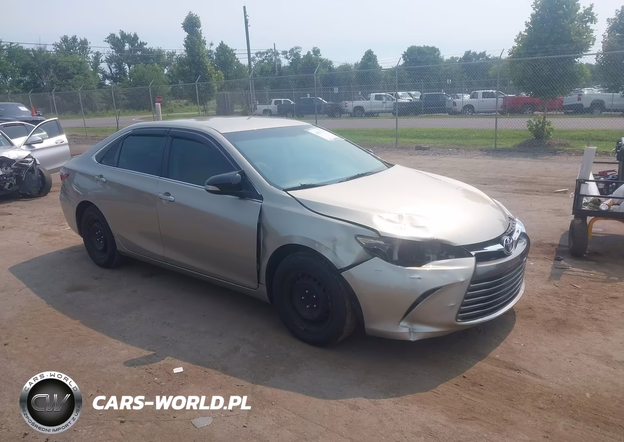 2015 Toyota Camry Le – zdjęcie 1 z 16