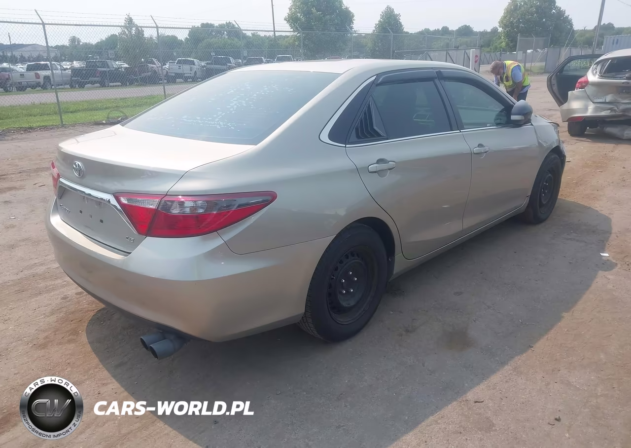 2015 Toyota Camry Le VIN:4T4BF1FK3FR480530 - 4