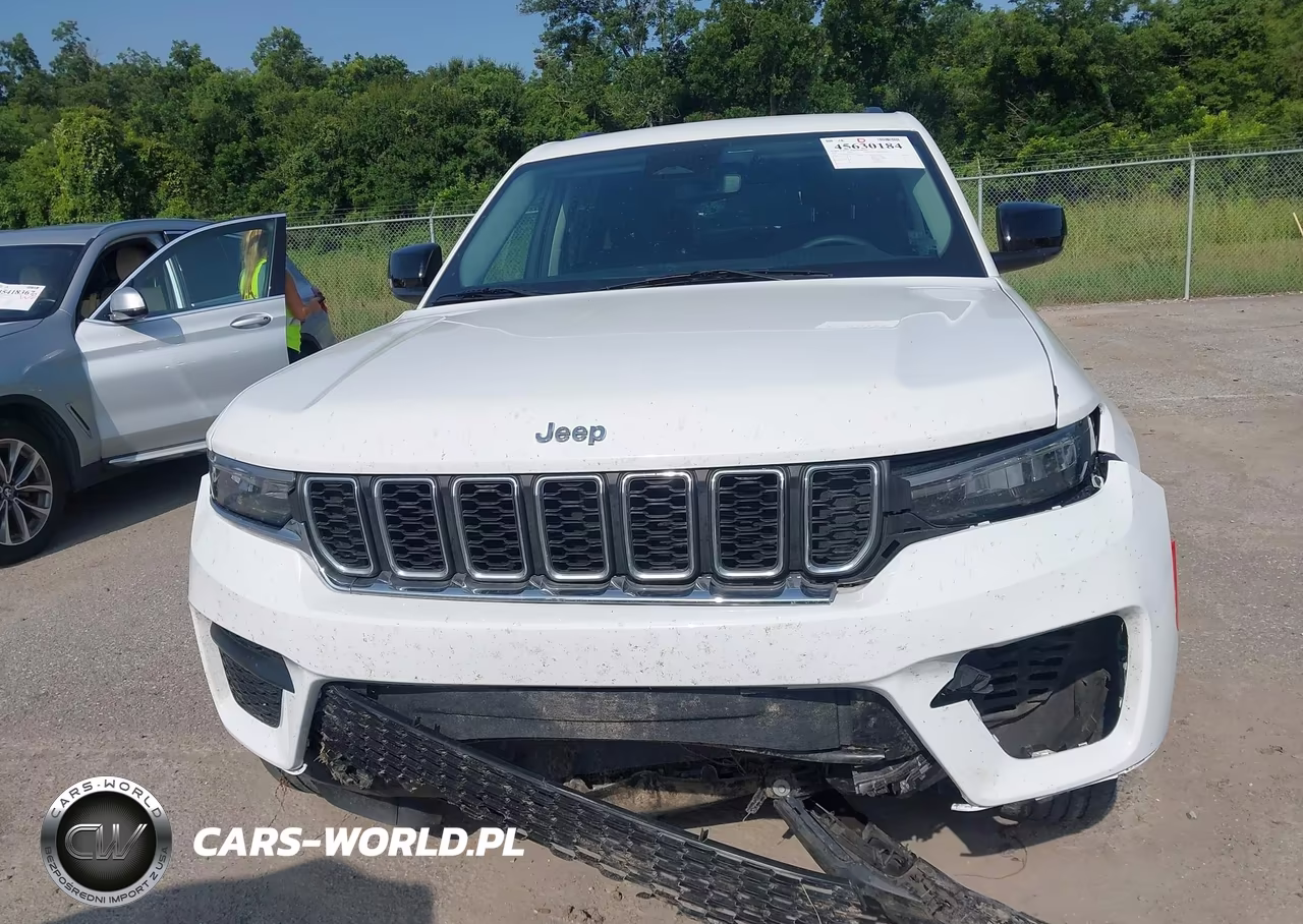 2023 Jeep Grand Cherokee Laredo 4X2 VIN:1C4RJGAG4PC563957 - 12