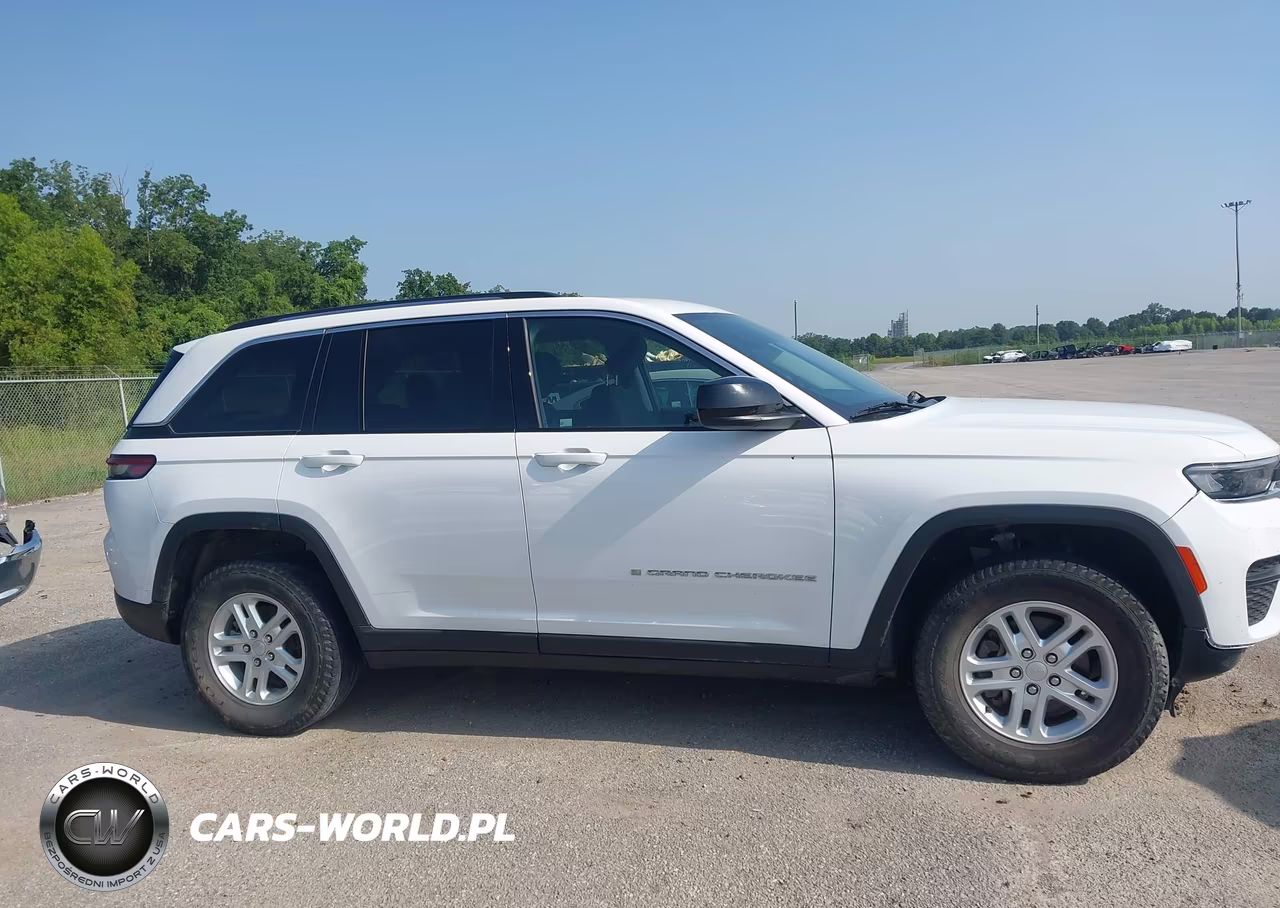 2023 Jeep Grand Cherokee Laredo 4X2 VIN:1C4RJGAG4PC563957 - 13