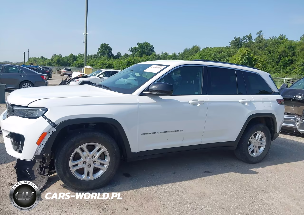 2023 Jeep Grand Cherokee Laredo 4X2 VIN:1C4RJGAG4PC563957 - 14