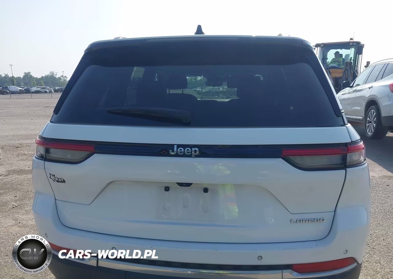2023 Jeep Grand Cherokee Laredo 4X2 VIN:1C4RJGAG4PC563957 - 16