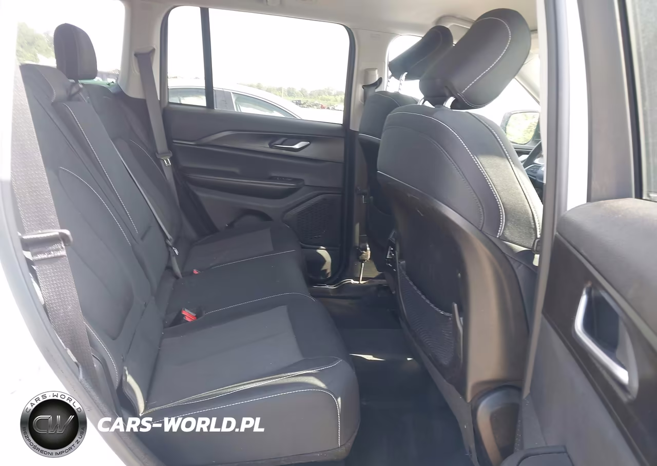 2023 Jeep Grand Cherokee Laredo 4X2 VIN:1C4RJGAG4PC563957 - 8
