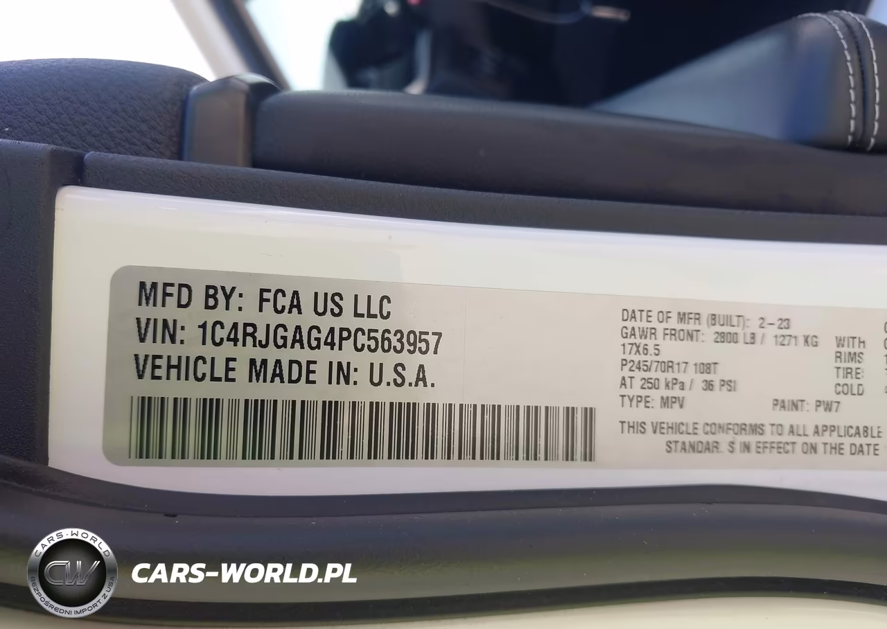 2023 Jeep Grand Cherokee Laredo 4X2 VIN:1C4RJGAG4PC563957 - 9