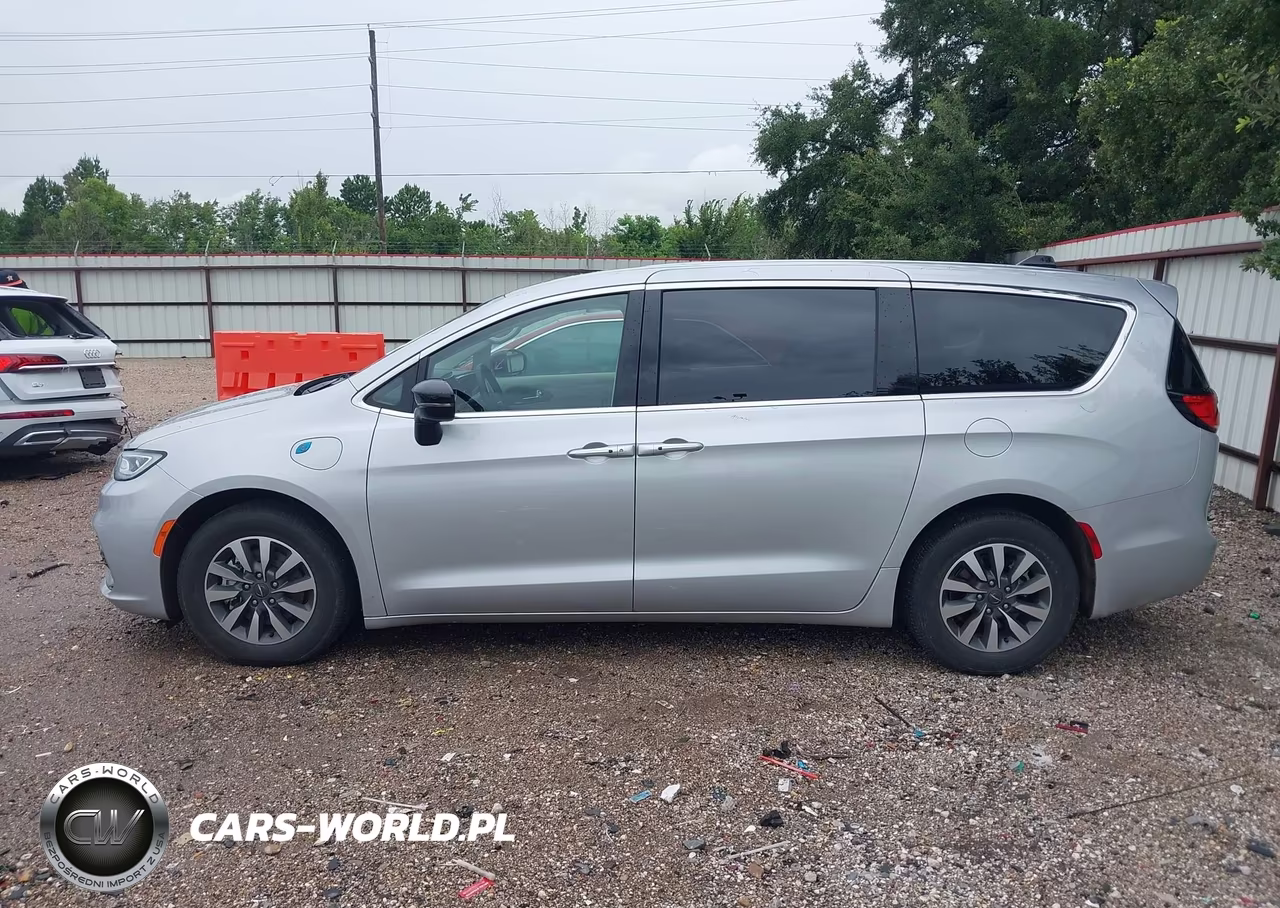 2024 Chrysler Pacifica Hybrid Select VIN:2C4RC1S74RR185221 - 14