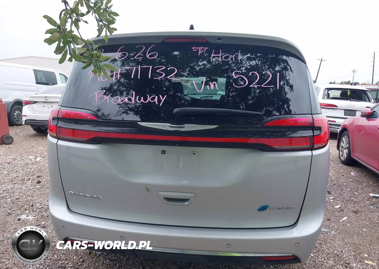2024 Chrysler Pacifica Hybrid Select VIN:2C4RC1S74RR185221 - 16