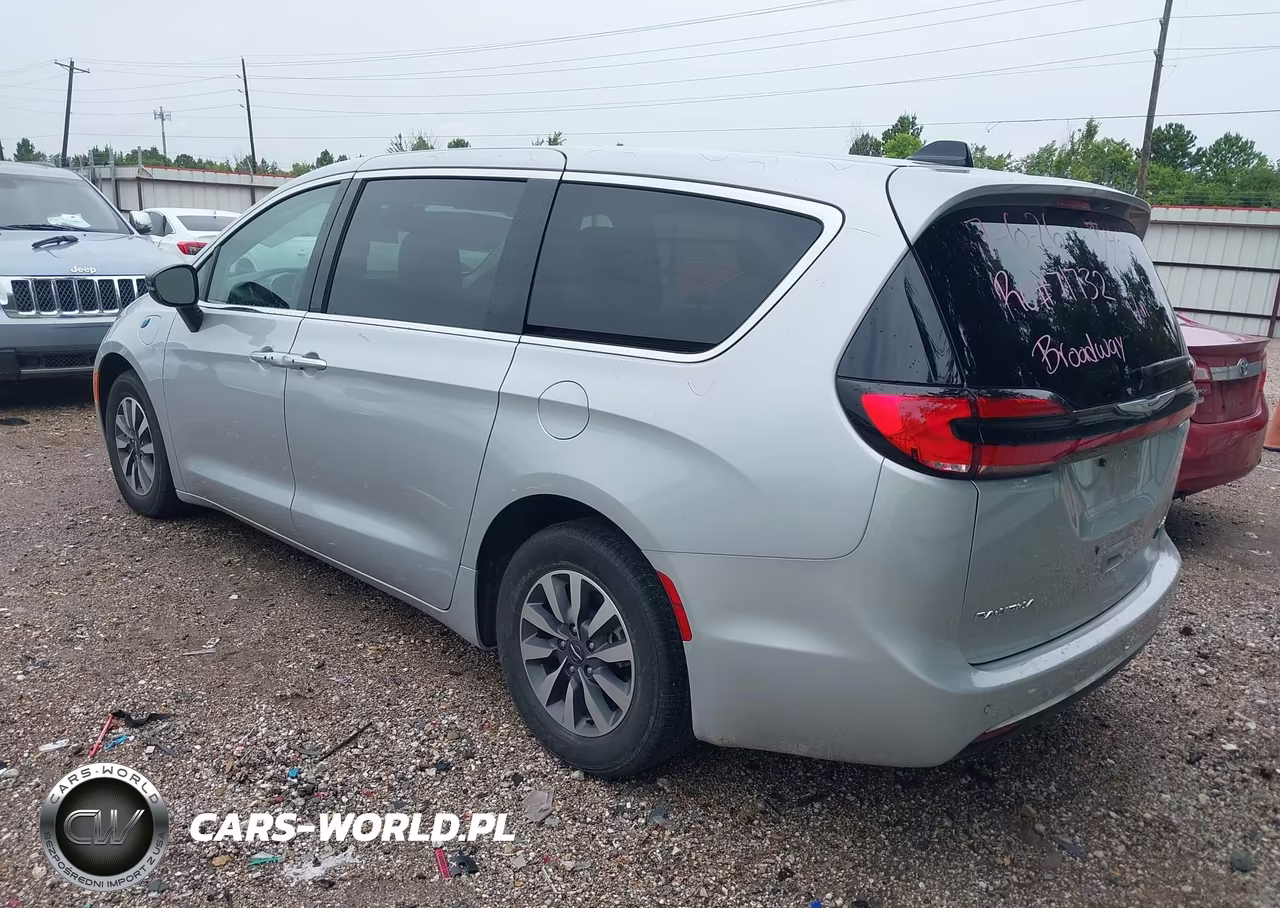 2024 Chrysler Pacifica Hybrid Select VIN:2C4RC1S74RR185221 - 3