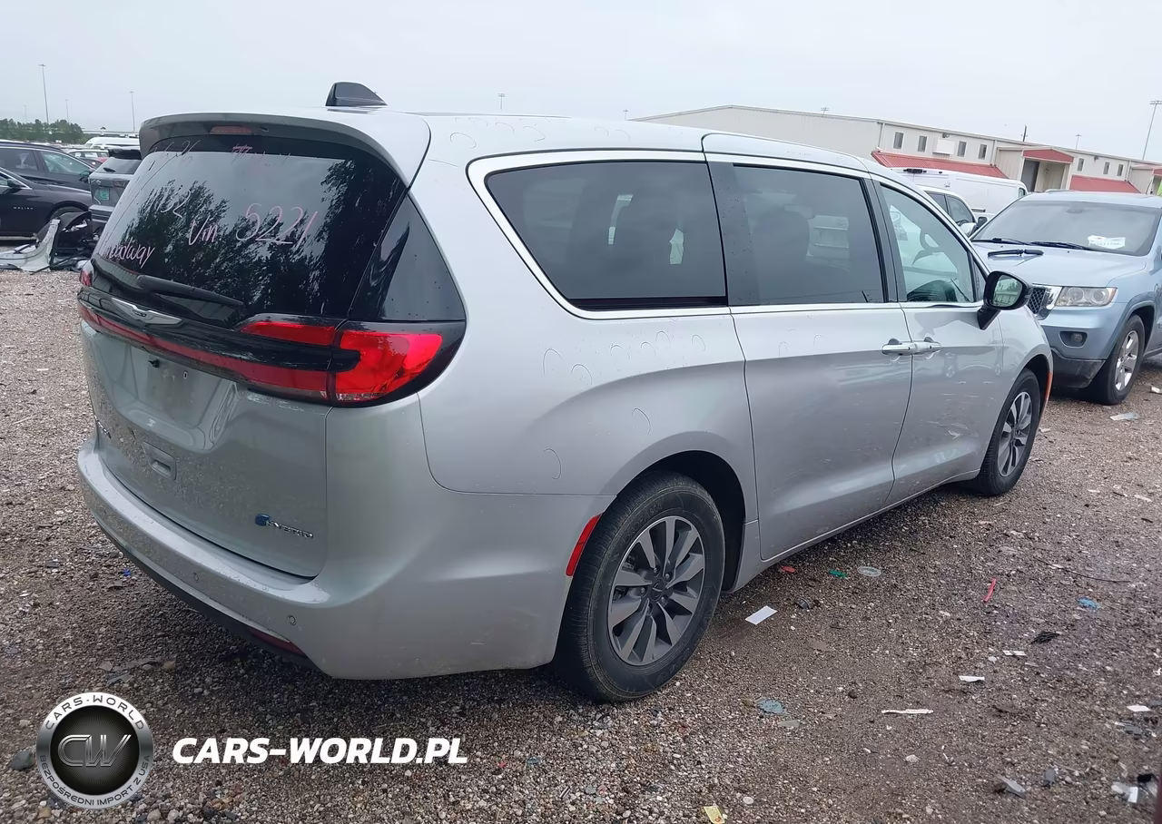2024 Chrysler Pacifica Hybrid Select VIN:2C4RC1S74RR185221 - 4