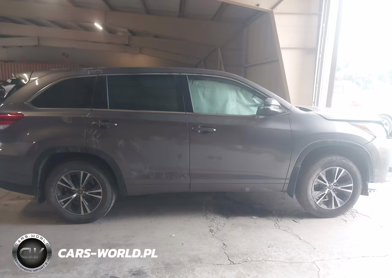 2018 Toyota Highlander Le VIN:5TDBZRFH4JS874138 - 13