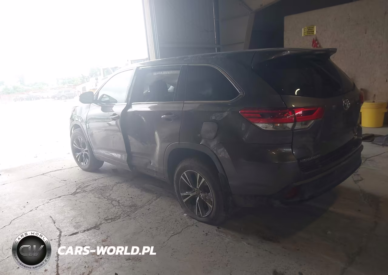 2018 Toyota Highlander Le VIN:5TDBZRFH4JS874138 - 3