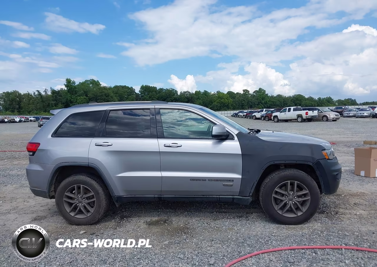 2017 Jeep Grand Cherokee 75Th Anniversary Edition 4X2 VIN:1C4RJEAG8HC669320 - 13