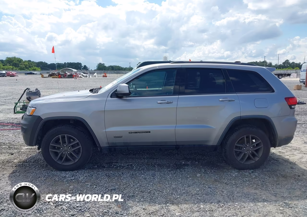 2017 Jeep Grand Cherokee 75Th Anniversary Edition 4X2 VIN:1C4RJEAG8HC669320 - 14