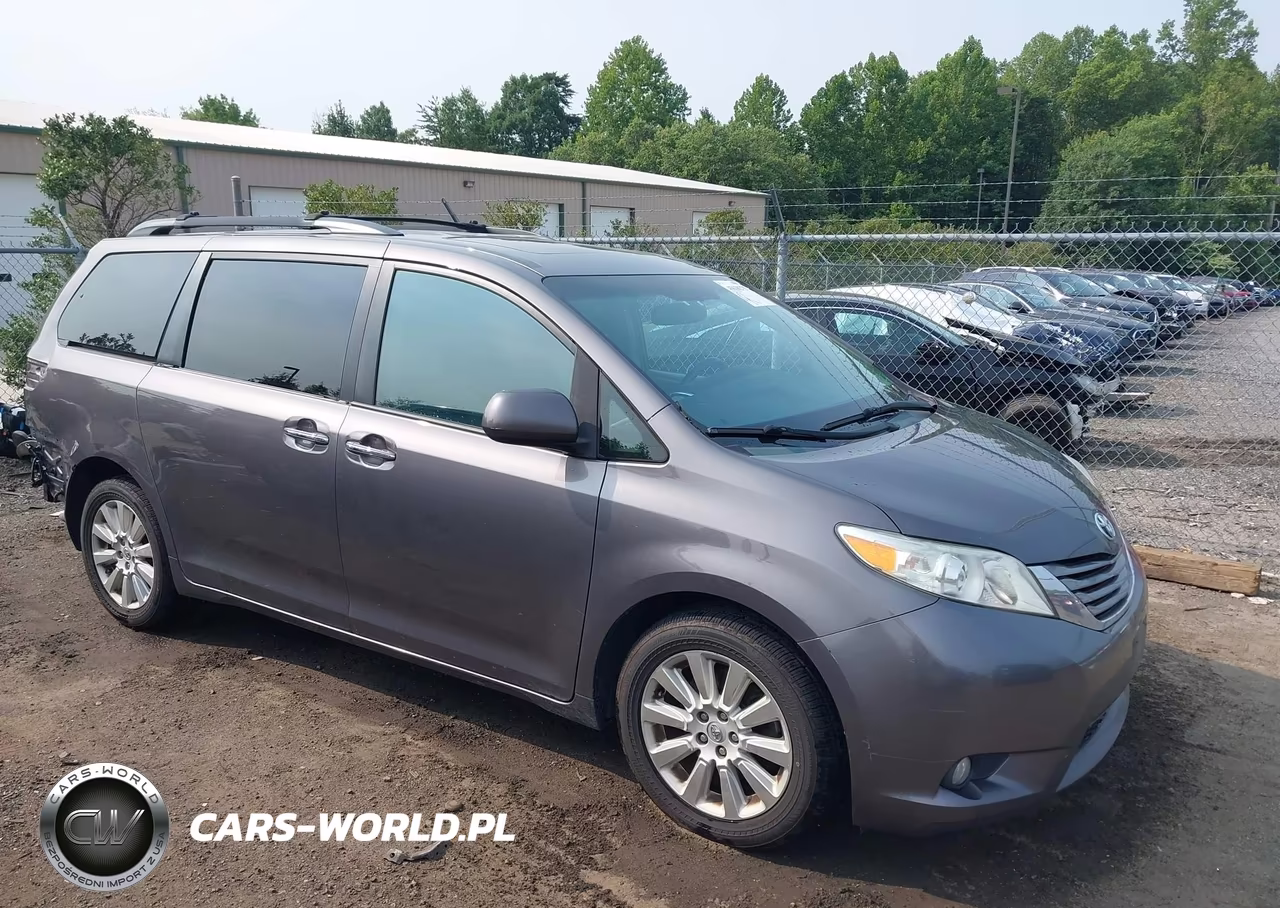 2015 Toyota Sienna Xle Premium 7 Passenger – zdjęcie 1 z 18