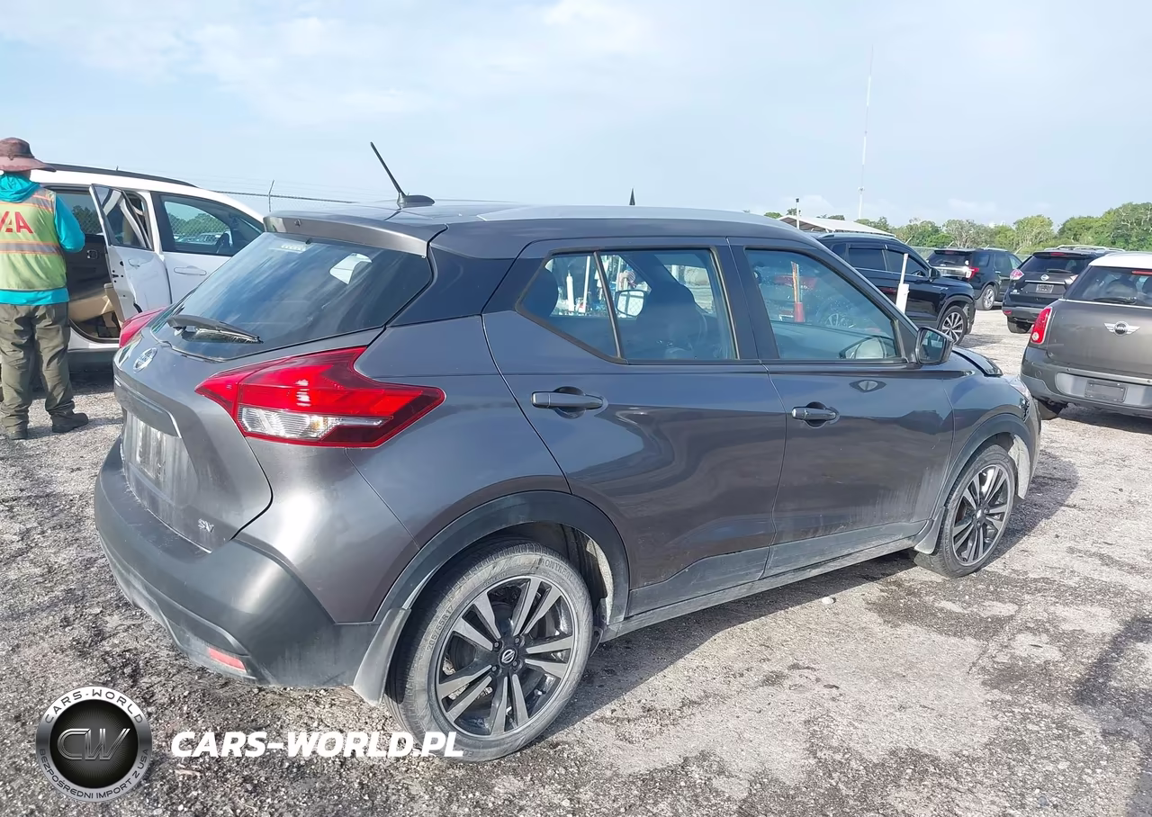 2019 Nissan Kicks Sv VIN:3N1CP5CU3KL471833 - 4