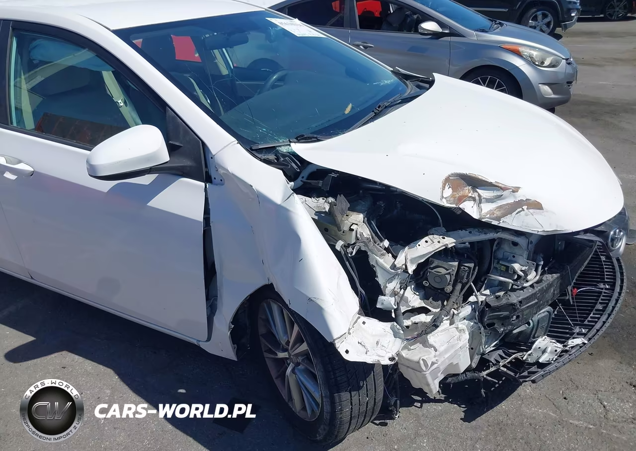2015 Toyota Corolla Le Plus VIN:5YFBURHE5FP231184 - 17