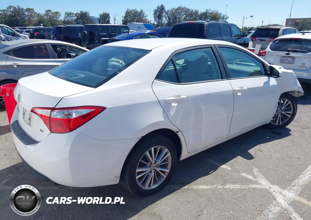 2015 Toyota Corolla Le Plus VIN:5YFBURHE5FP231184 - 4