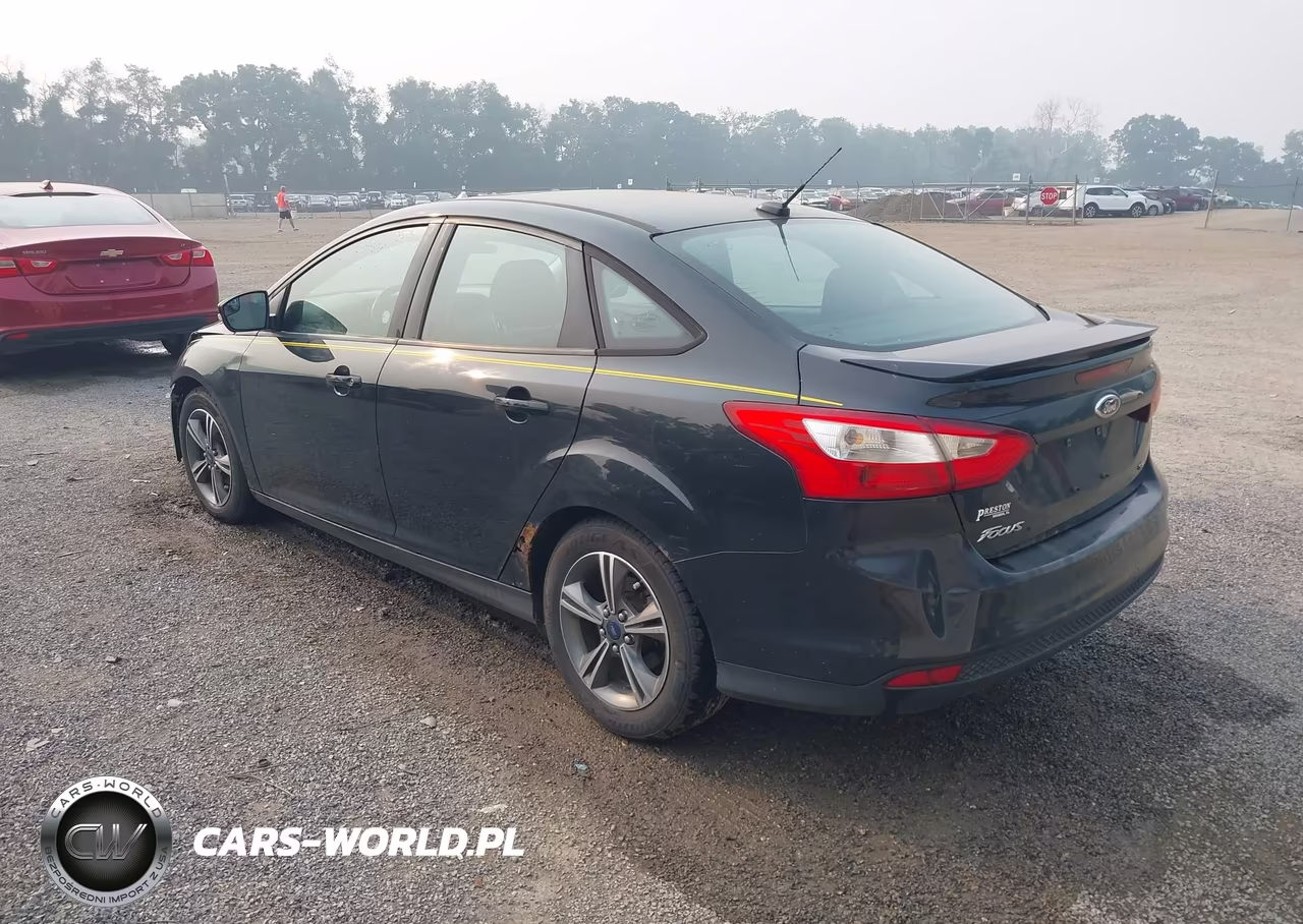 2014 Ford Focus Se VIN:1FADP3F24EL346930 - 3