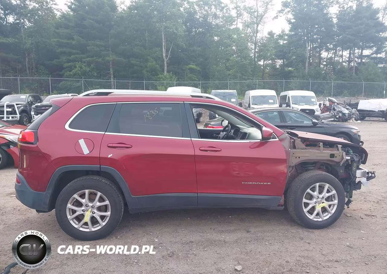 2015 Jeep Cherokee Latitude VIN:1C4PJMCB3FW745167 - 14