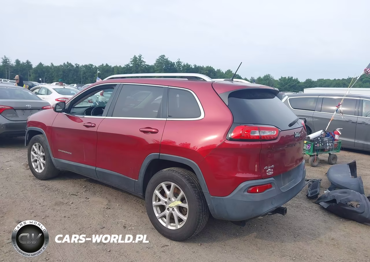 2015 Jeep Cherokee Latitude VIN:1C4PJMCB3FW745167 - 3