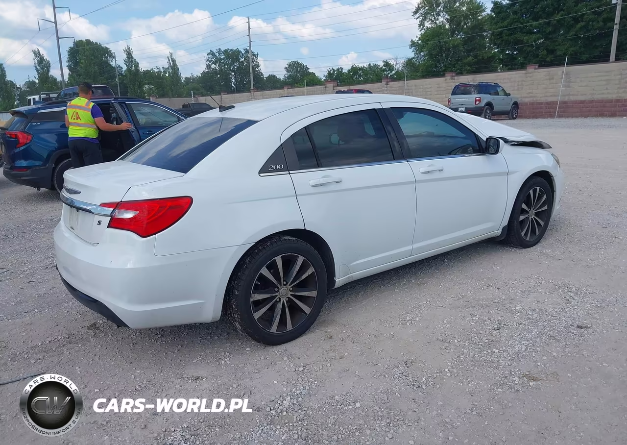 2011 Chrysler 200 S VIN:1C3BC8FGXBN567586 - 4