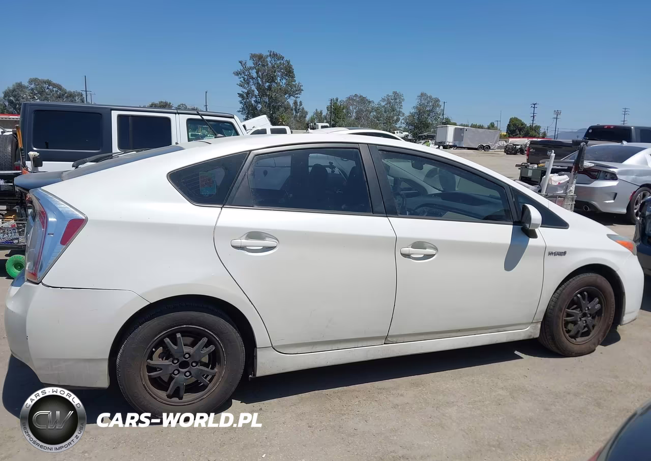 2014 Toyota Prius Two VIN:JTDKN3DU2E1777449 - 13