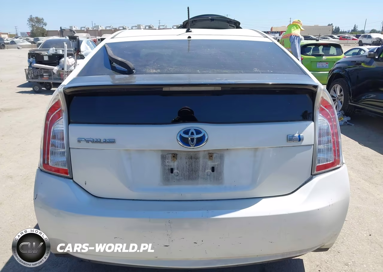 2014 Toyota Prius Two VIN:JTDKN3DU2E1777449 - 16