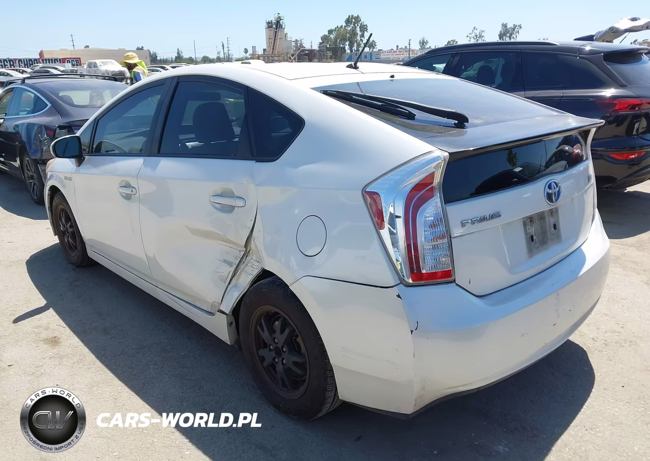 2014 Toyota Prius Two VIN:JTDKN3DU2E1777449 - 3