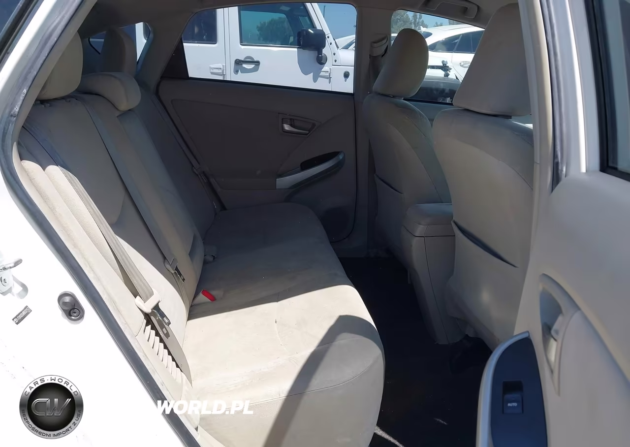 2014 Toyota Prius Two VIN:JTDKN3DU2E1777449 - 8