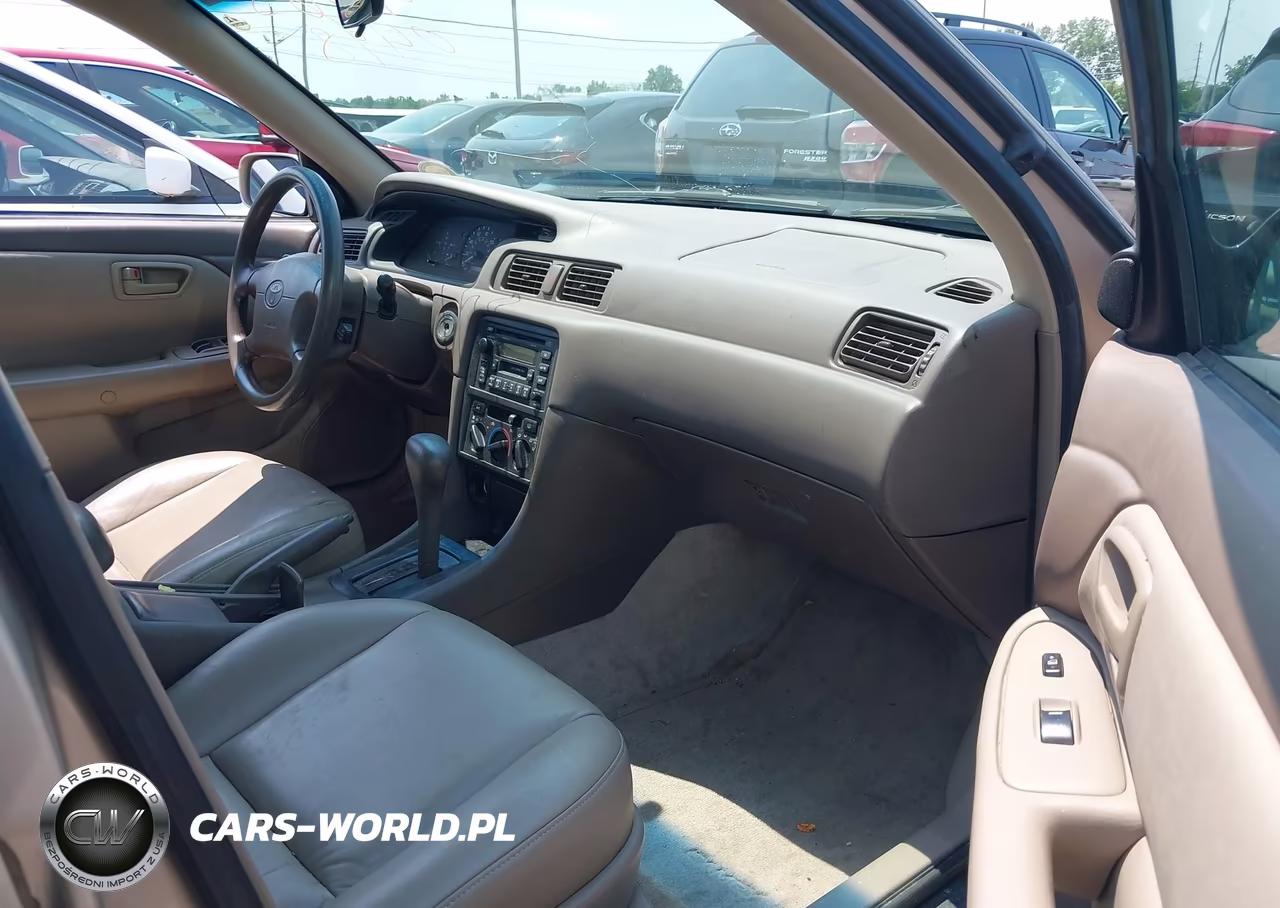 1999 Toyota Camry Le VIN:4T1BG22K5XU915942 - 5