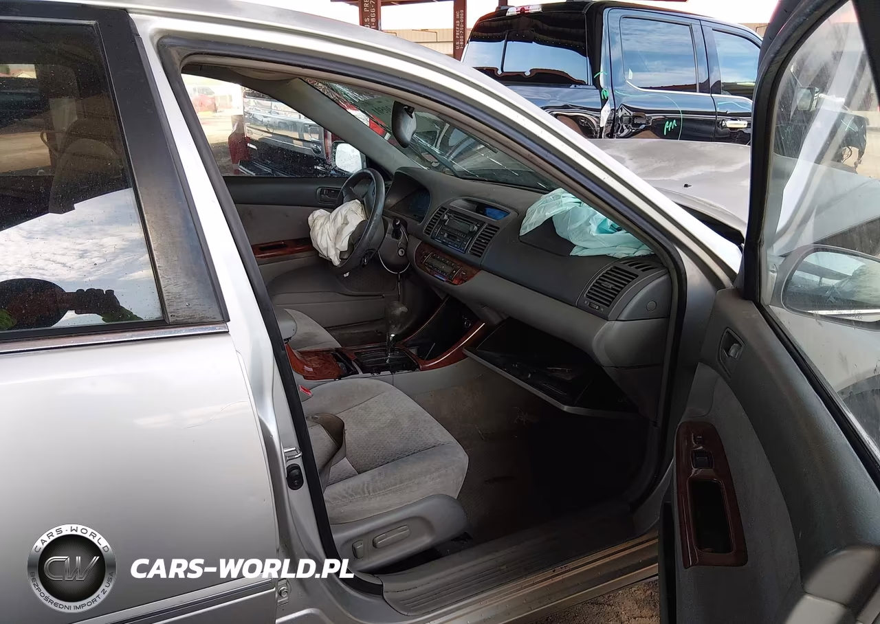 2002 Toyota Camry Xle VIN:4T1BE32KX2U081316 - 5