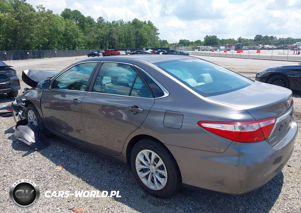 2015 Toyota Camry Le VIN:4T1BF1FK2FU910221 - 3