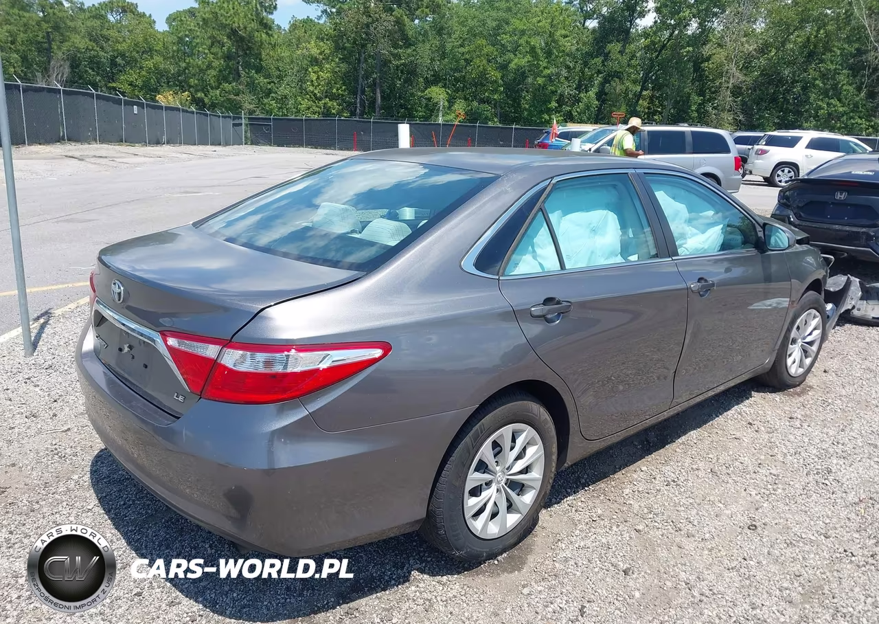 2015 Toyota Camry Le VIN:4T1BF1FK2FU910221 - 4
