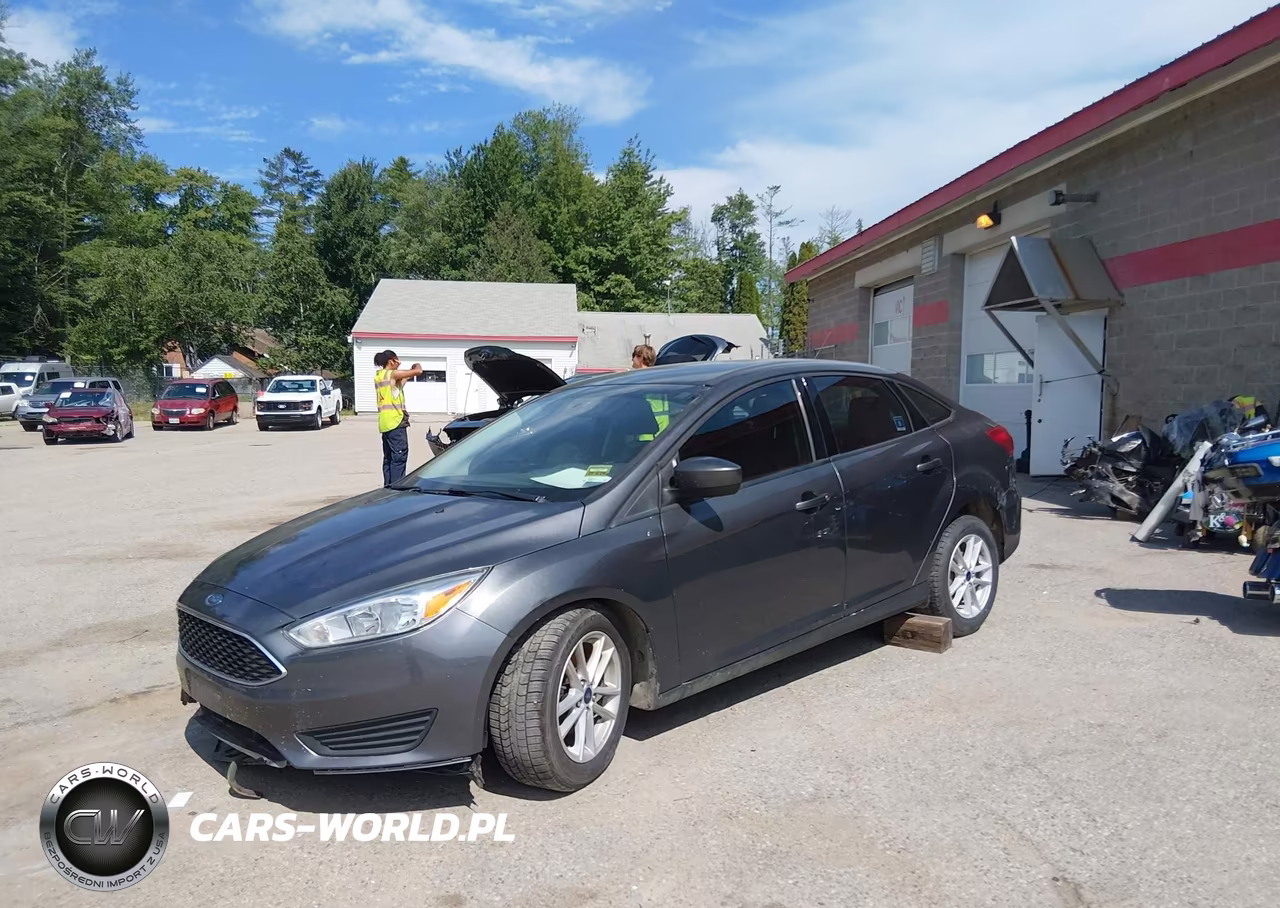 2018 Ford Focus Se VIN:1FADP3F23JL213831 - 2