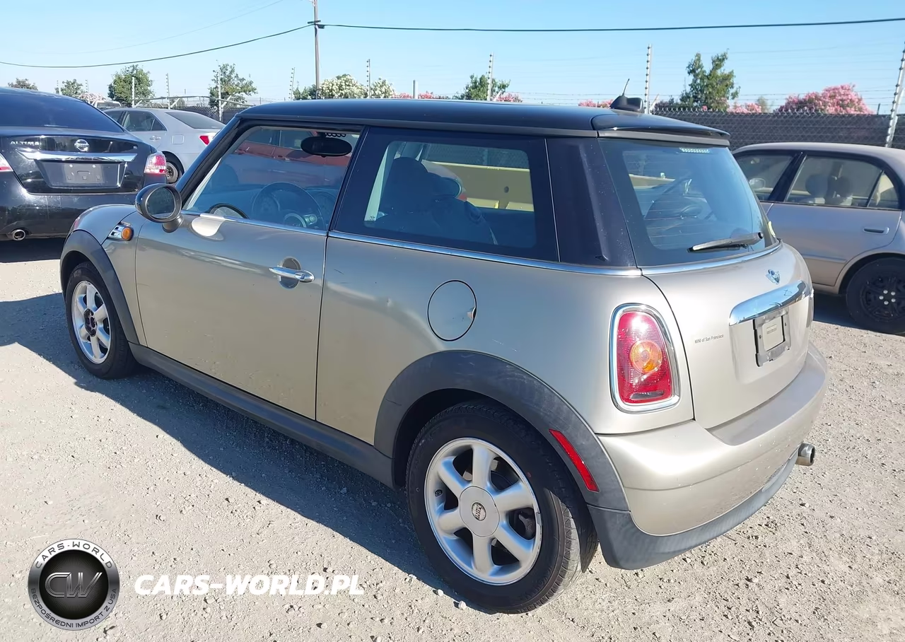 2010 Mini Cooper VIN:WMWMF3C58ATZ26796 - 3
