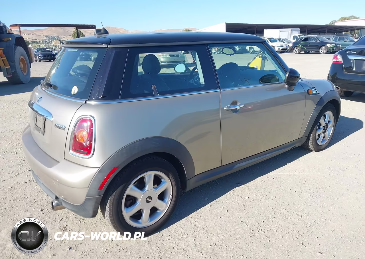 2010 Mini Cooper VIN:WMWMF3C58ATZ26796 - 4