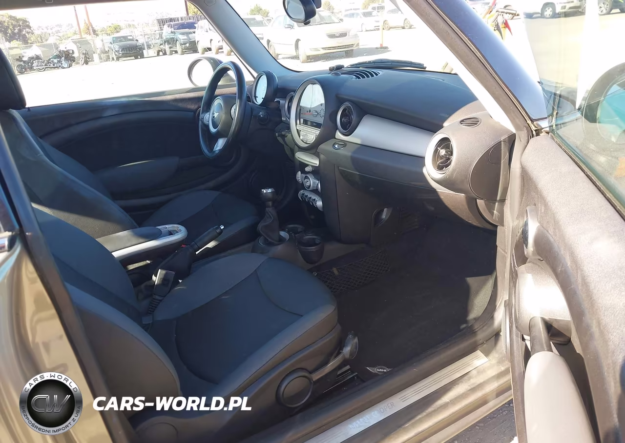 2010 Mini Cooper VIN:WMWMF3C58ATZ26796 - 5