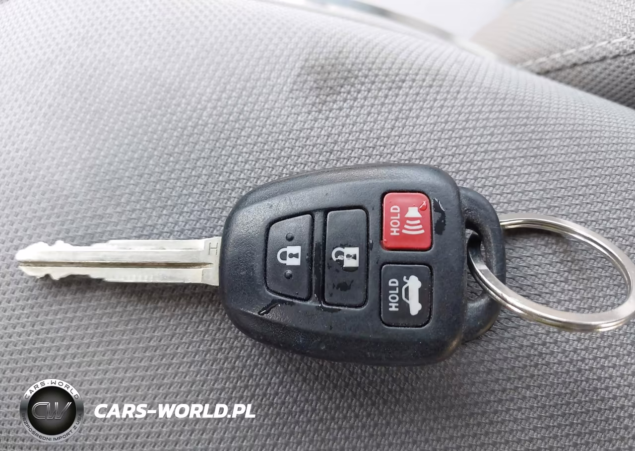 2018 Toyota Corolla Le VIN:2T1BURHE6JC113363 - 11