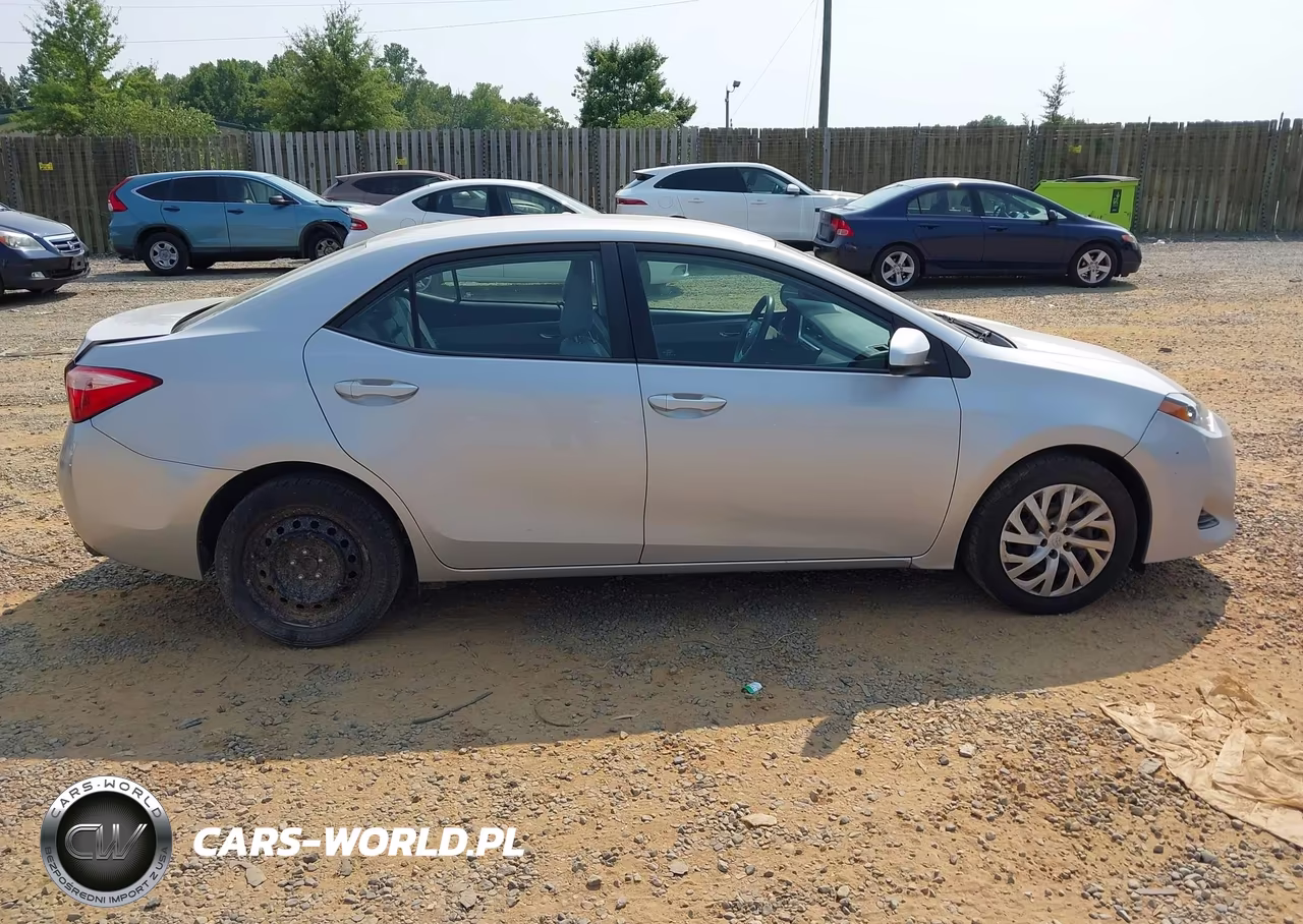 2018 Toyota Corolla Le VIN:2T1BURHE6JC113363 - 13