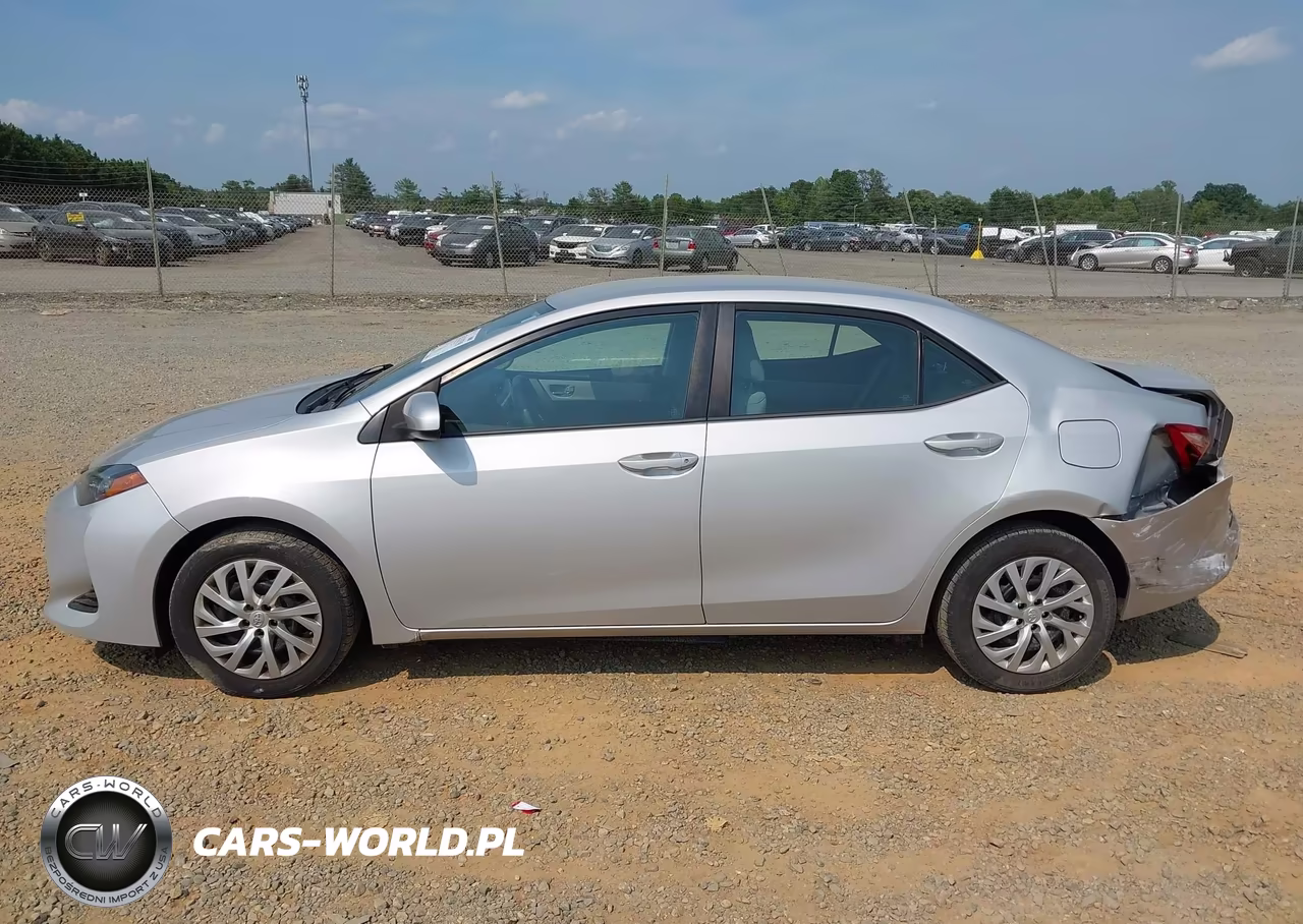 2018 Toyota Corolla Le VIN:2T1BURHE6JC113363 - 14