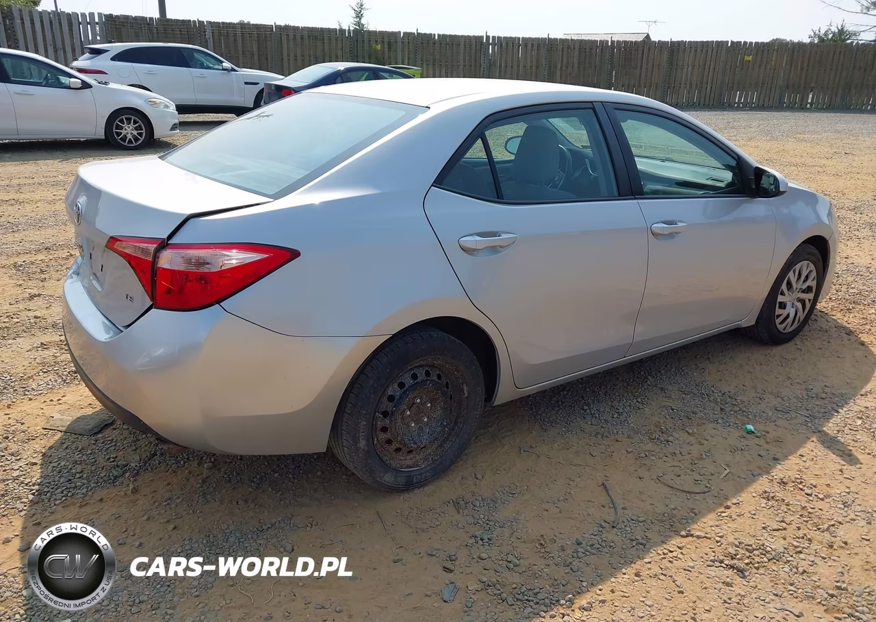 2018 Toyota Corolla Le VIN:2T1BURHE6JC113363 - 4