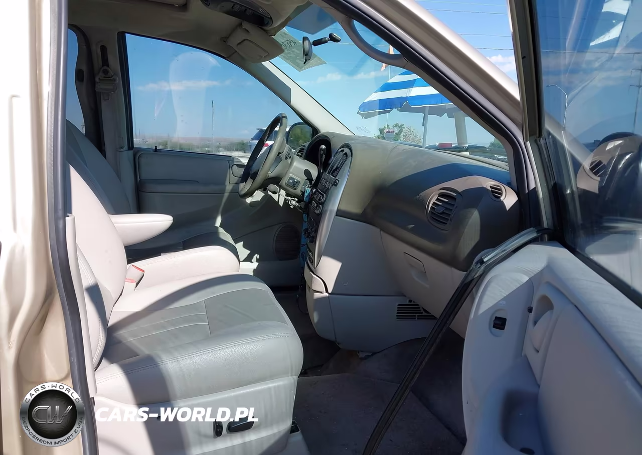 2006 Chrysler Town & Country Touring VIN:2A4GP54LX6R871105 - 5