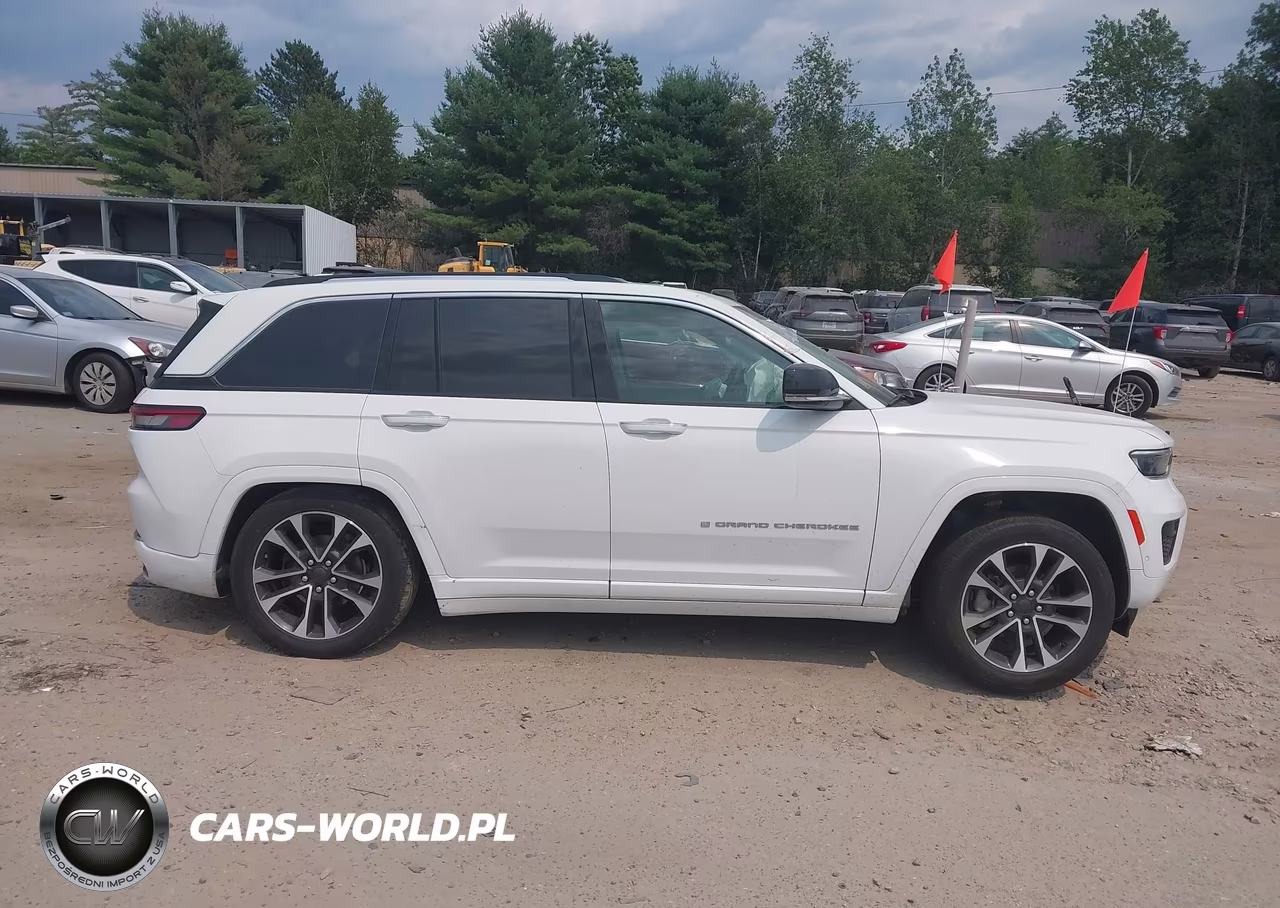 2022 Jeep Grand Cherokee Overland 4X4 VIN:1C4RJHDG2N8553199 - 13