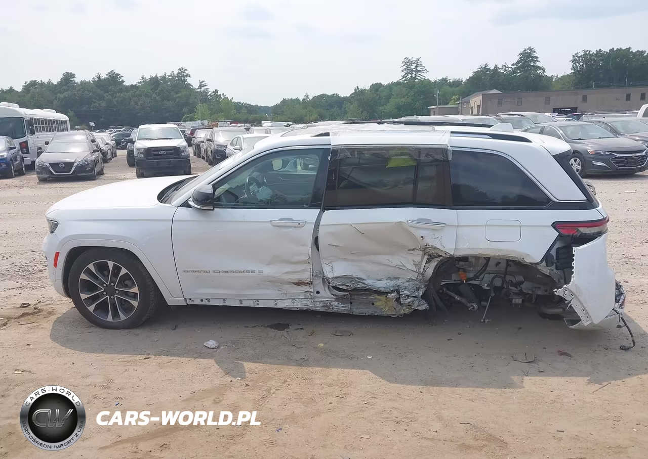 2022 Jeep Grand Cherokee Overland 4X4 VIN:1C4RJHDG2N8553199 - 14