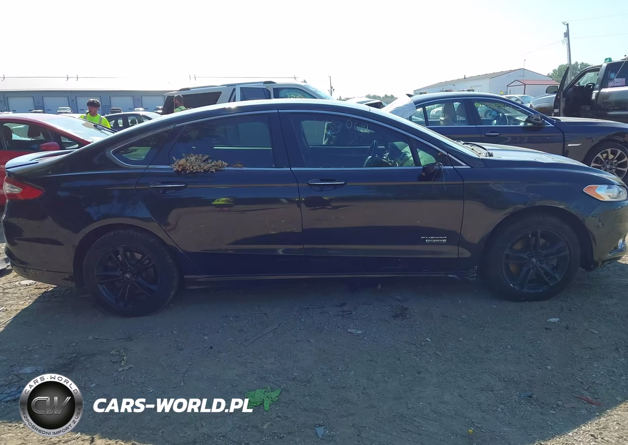 2015 Ford Fusion Energi Titanium VIN:3FA6P0SU0FR220694 - 14